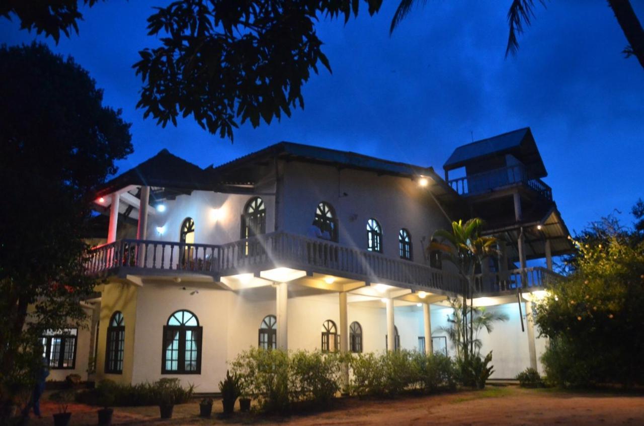 Hotel Breeta'S Garden Ginigathena 外观 照片
